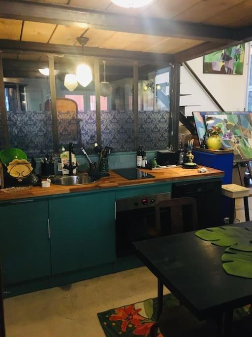 Loft D Artistes Avec Patio Au Port De *