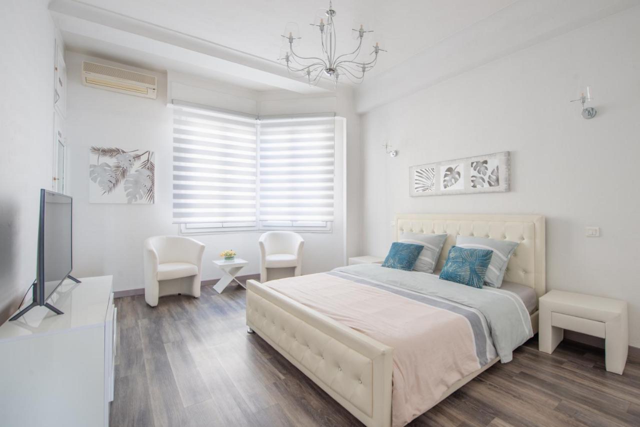 Sea Front - Panoramic View With Terrace - 85 M