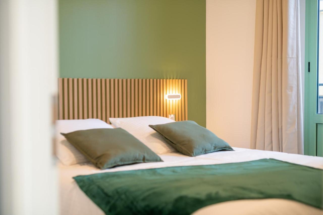 Modern - Promenade Des In Apartment