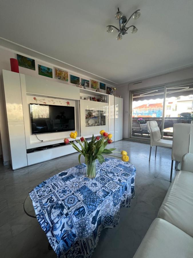 Privee Avec Terrasse Au Port De Nice