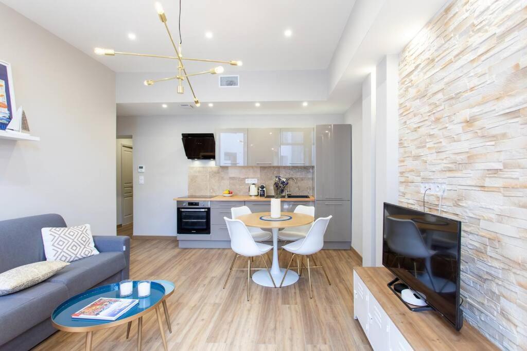 L19 1bdr Massena 2mins Sea/promenadeac/balcony Appartement *