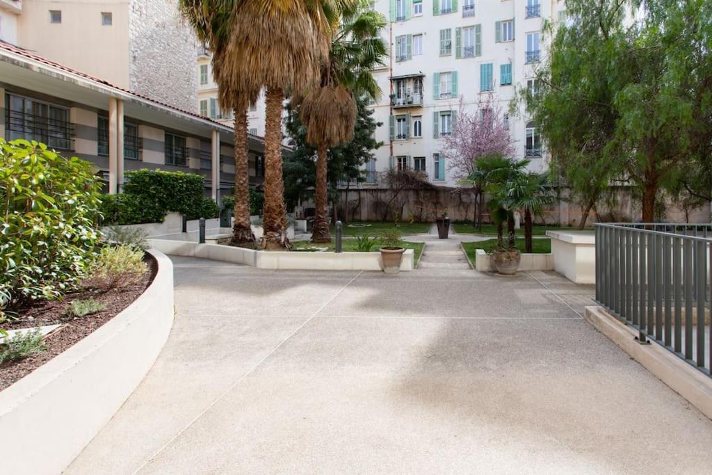 L18 Parking Terrace Ac 10mins Walk To Beaches *
