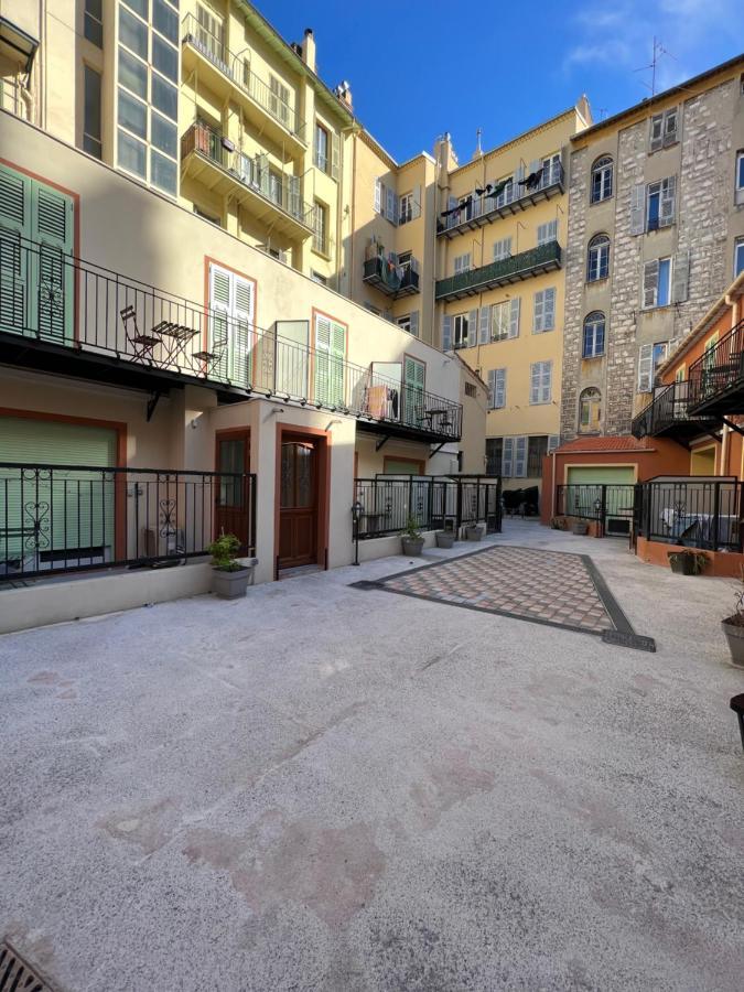 La Cour Du Centre Apartment *