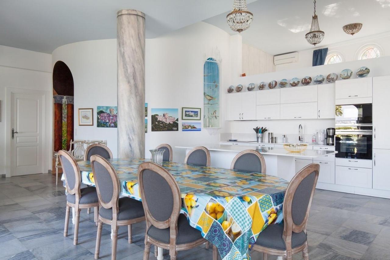 Villa Chateau Des - Five Stars House