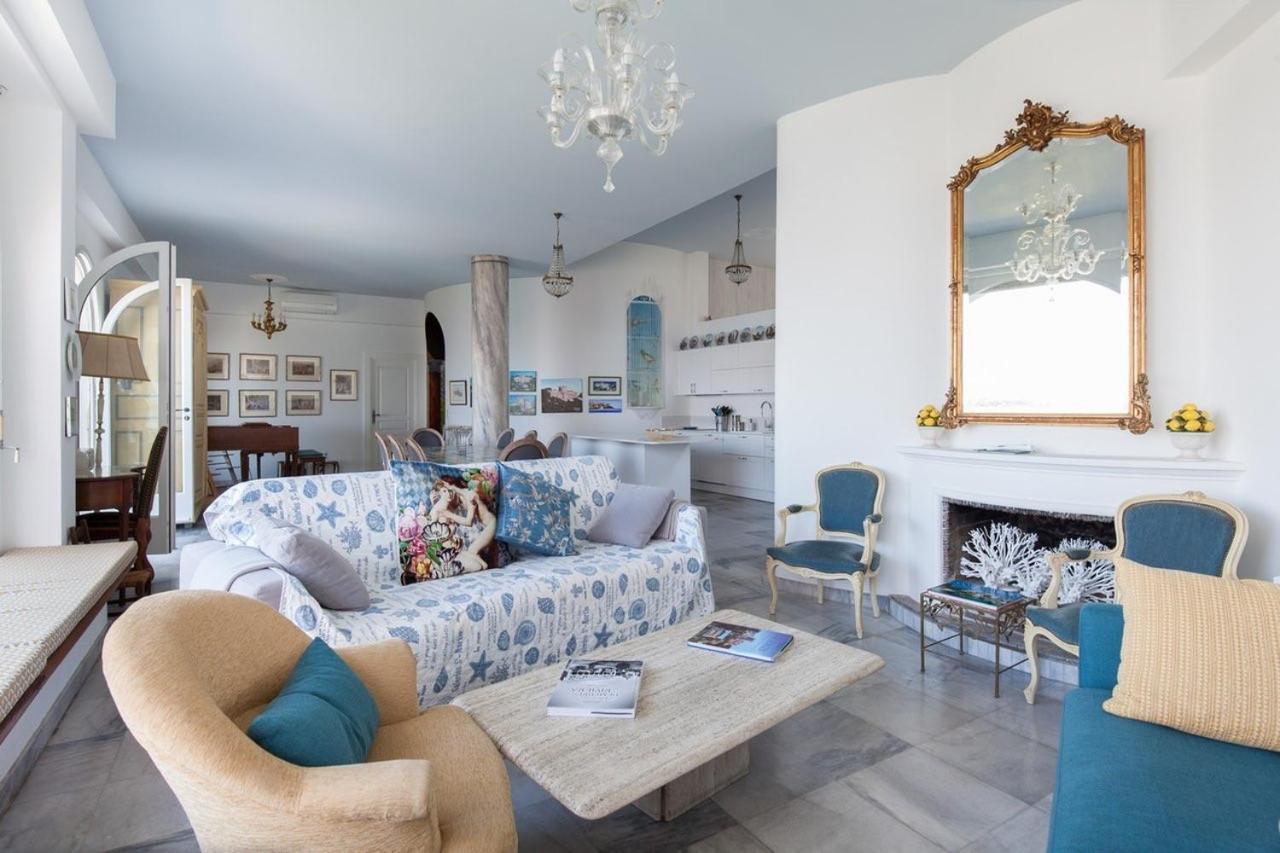 Chateau Des - Five Stars House *