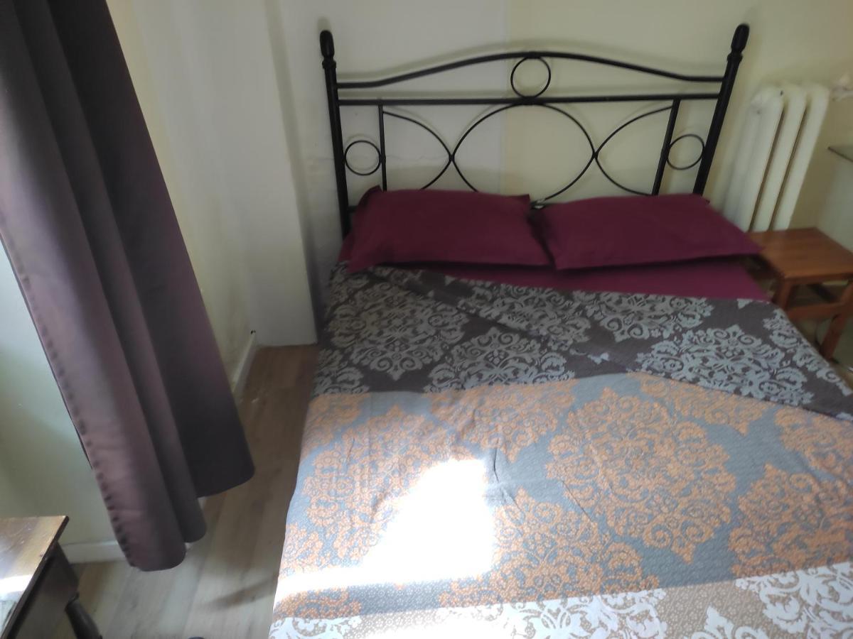 Lyonnais Hostel *