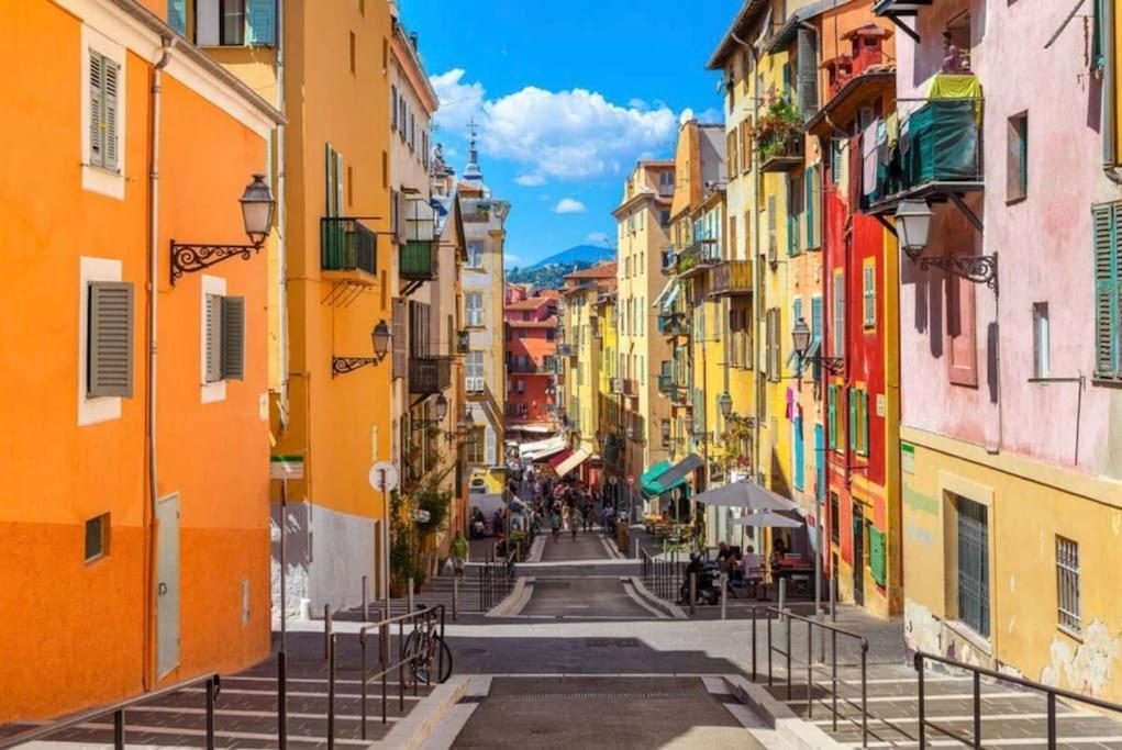 A Louer Au Coeur Du Carre Dor A Nice, Rue Dalpozzo A 150 Metres Des Plages