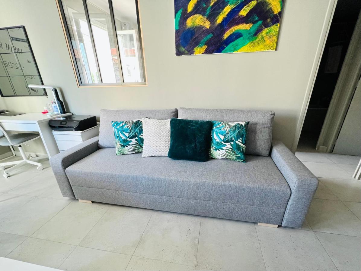 Apartment Cozy West Side Balcony Flat: Airport & Beach Proximity *