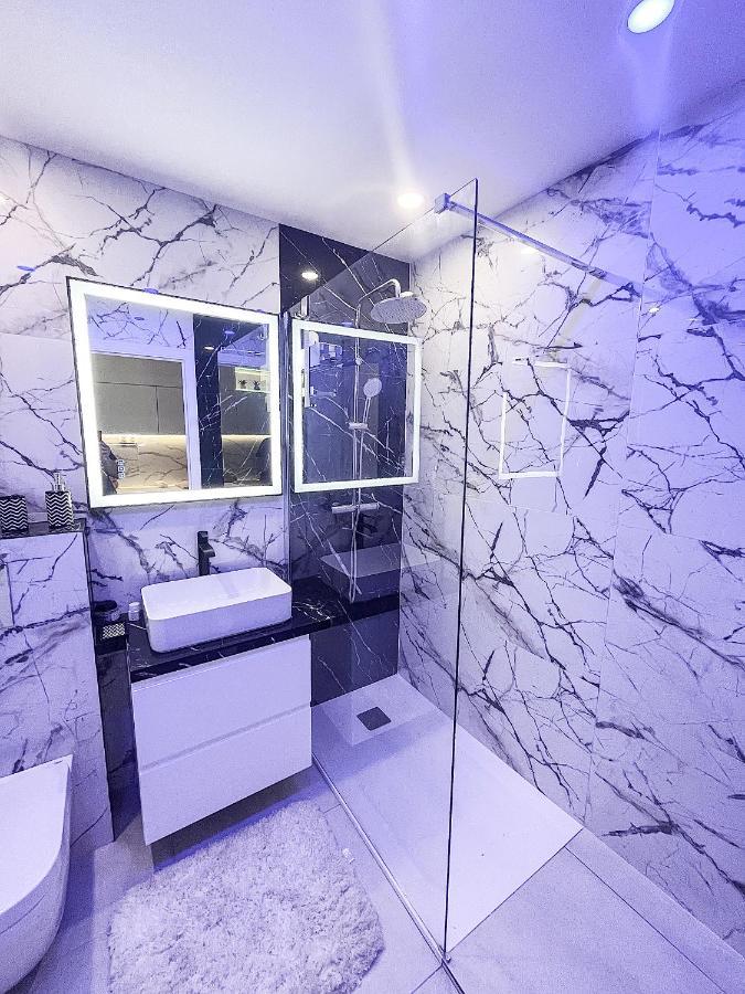 Promenade-des-anglais-front-sea *