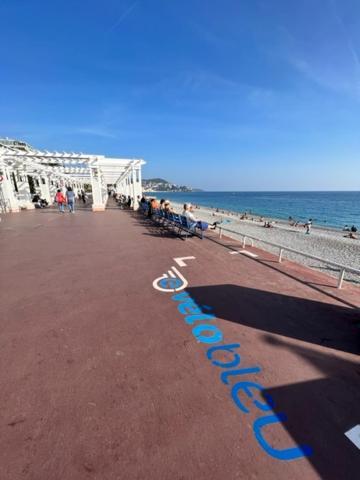 Jardin Sur La Promenade Des * Nice