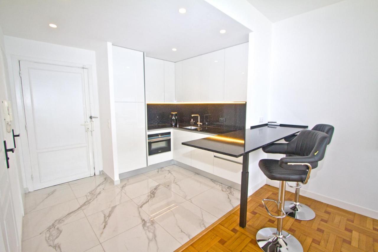Luxury Sea Front Promenade Apartment Nice