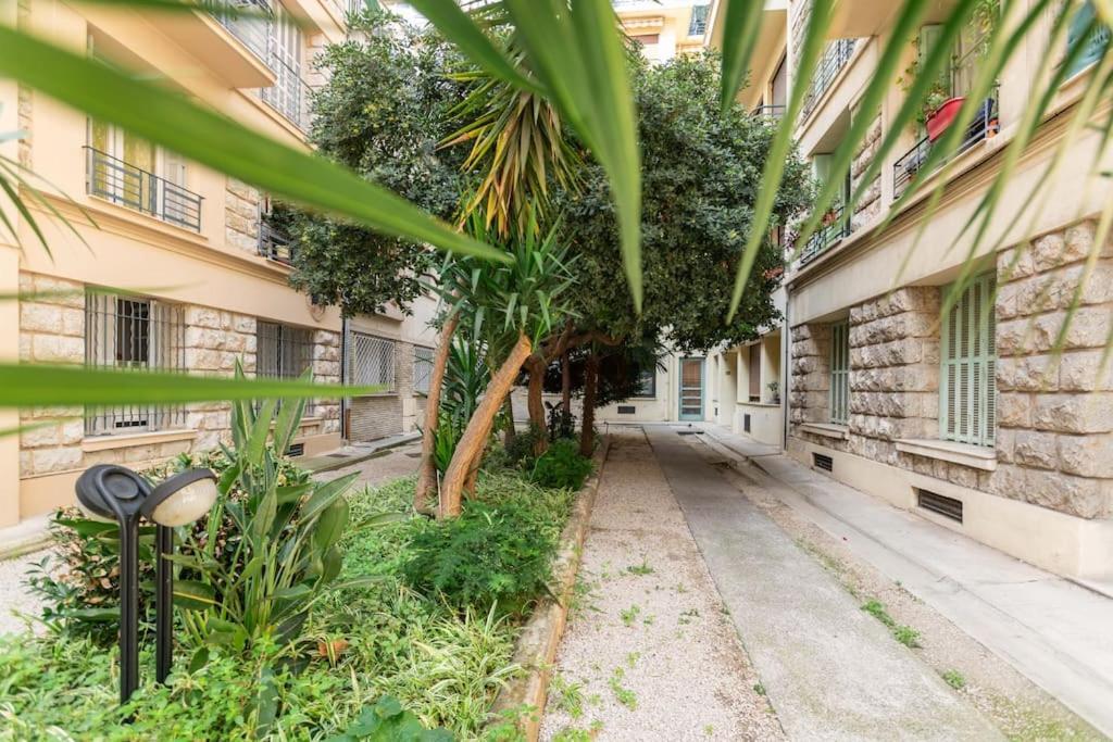 - Carre D'or Apartment *
