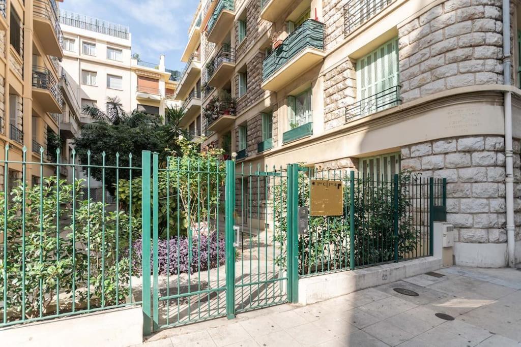 Apartment - Carre D'or