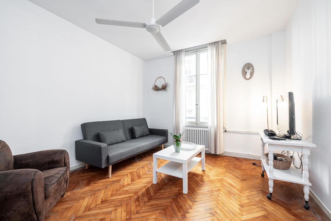 Spacious And Elegant With Sunny Terrace Apartment