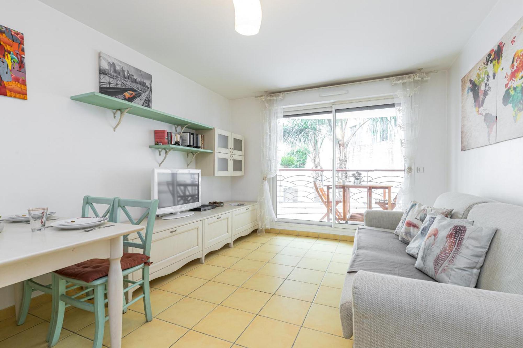 1 Bedroom Downtown Carre D'or With Garage Nice