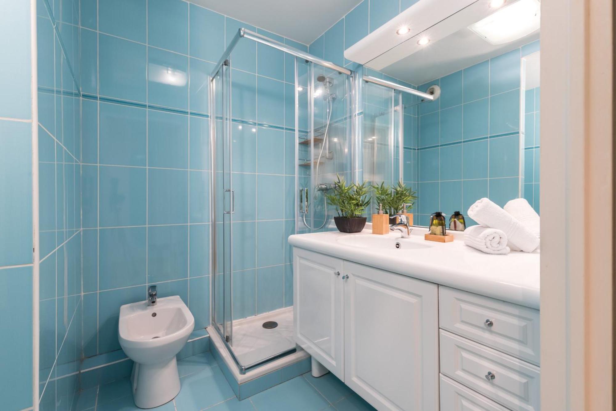 Apartment 1 Bedroom Downtown Carre D'or With Garage Nice