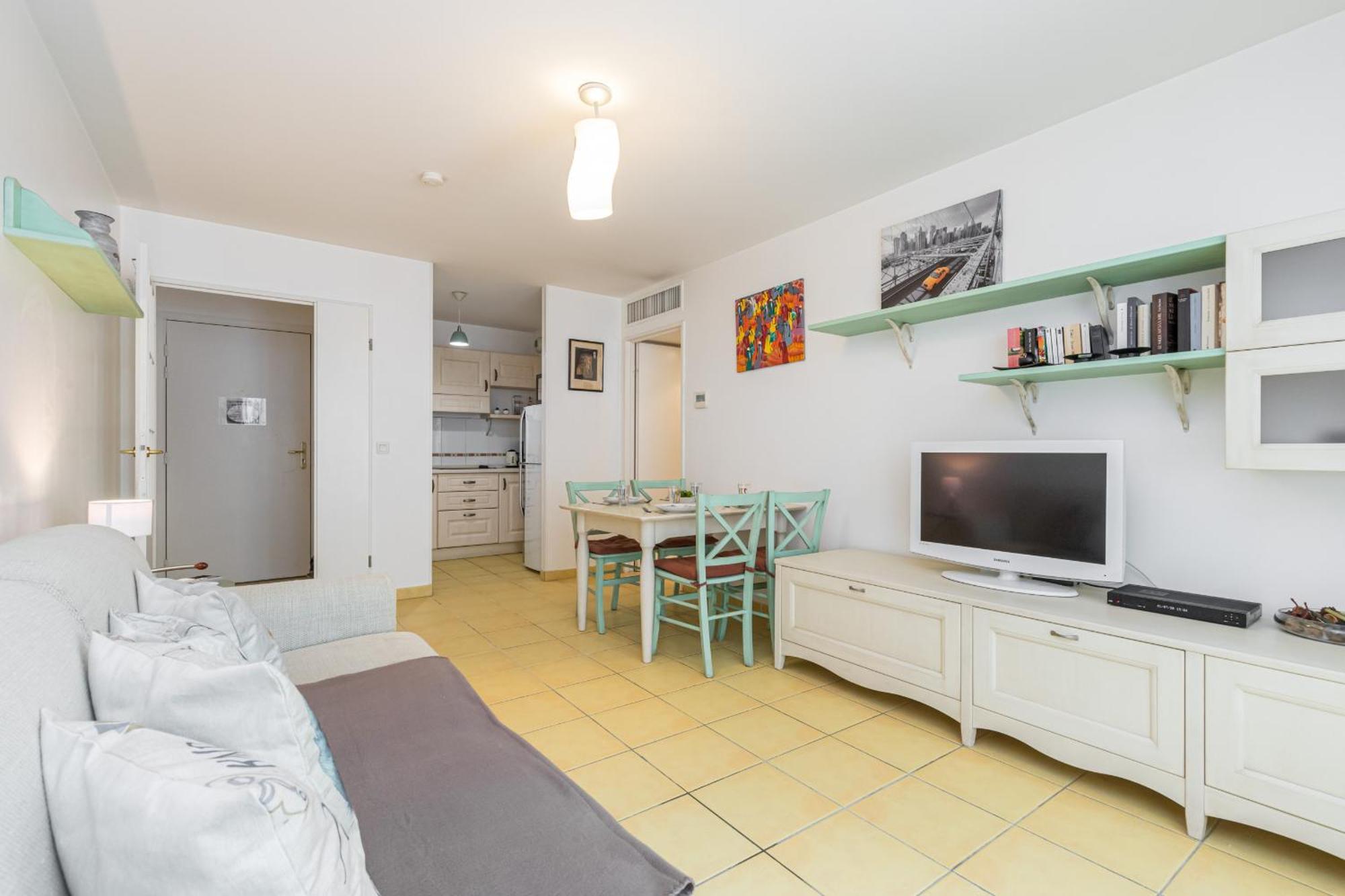 1 Bedroom Downtown Carre D'or With Garage Apartment *