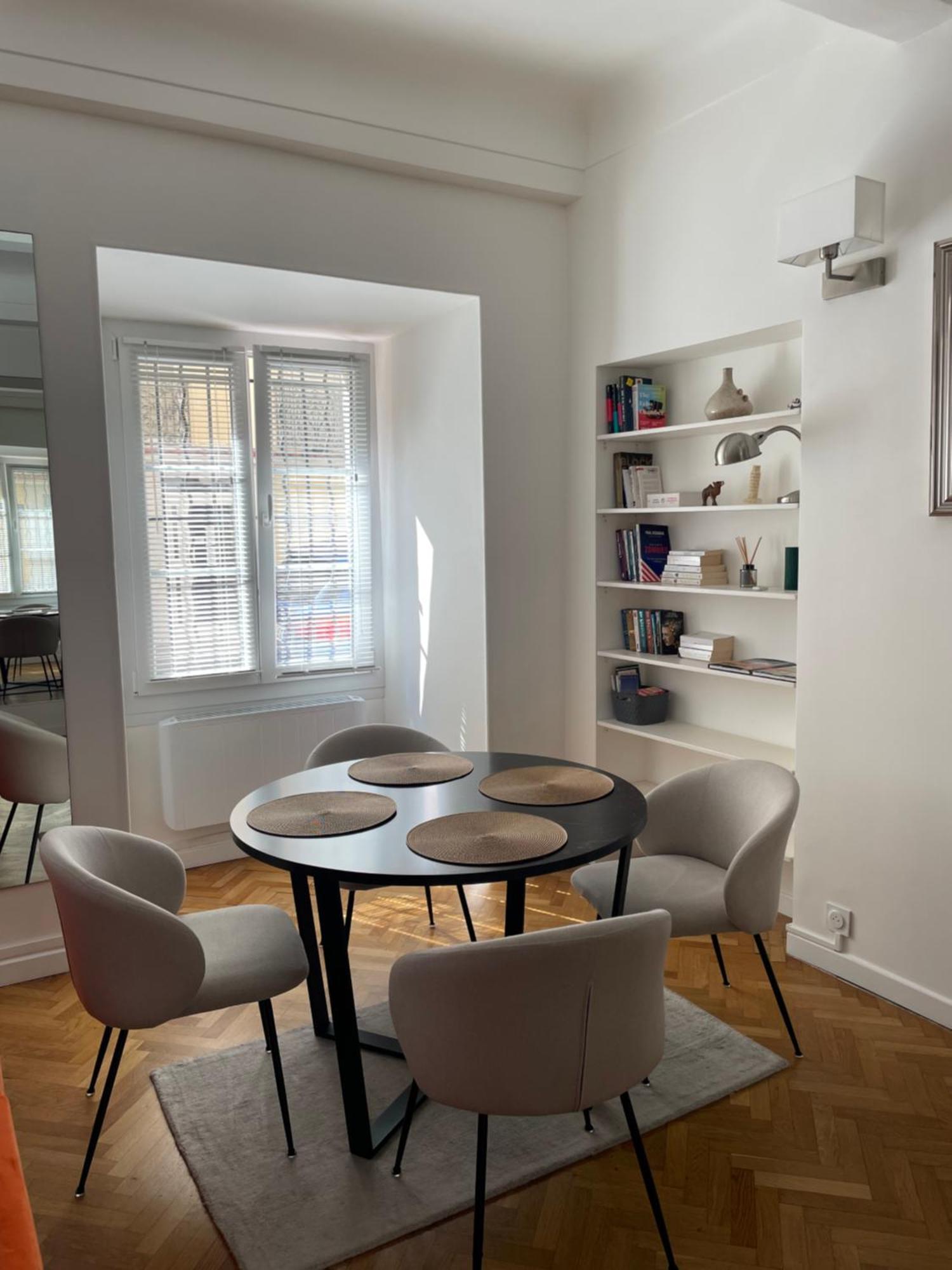 A 1 Min De La * Nice