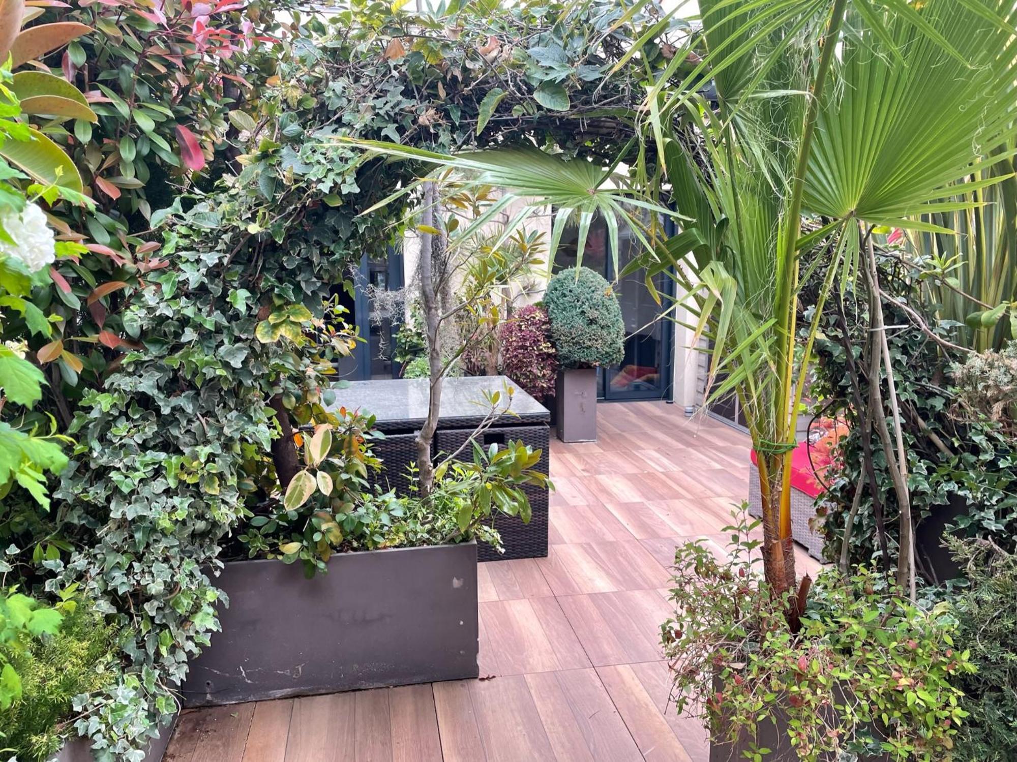 Exceptional Terrace In Center Of *