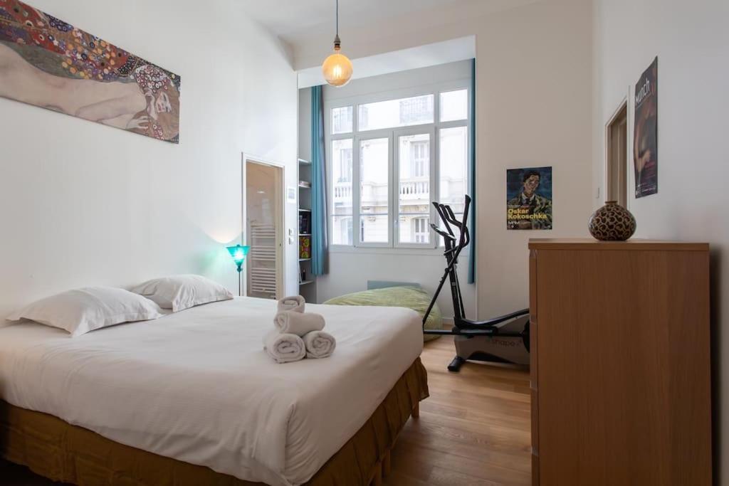 #22 Emma 2bdr Balcony Center Town 2mins Tramway Apartment