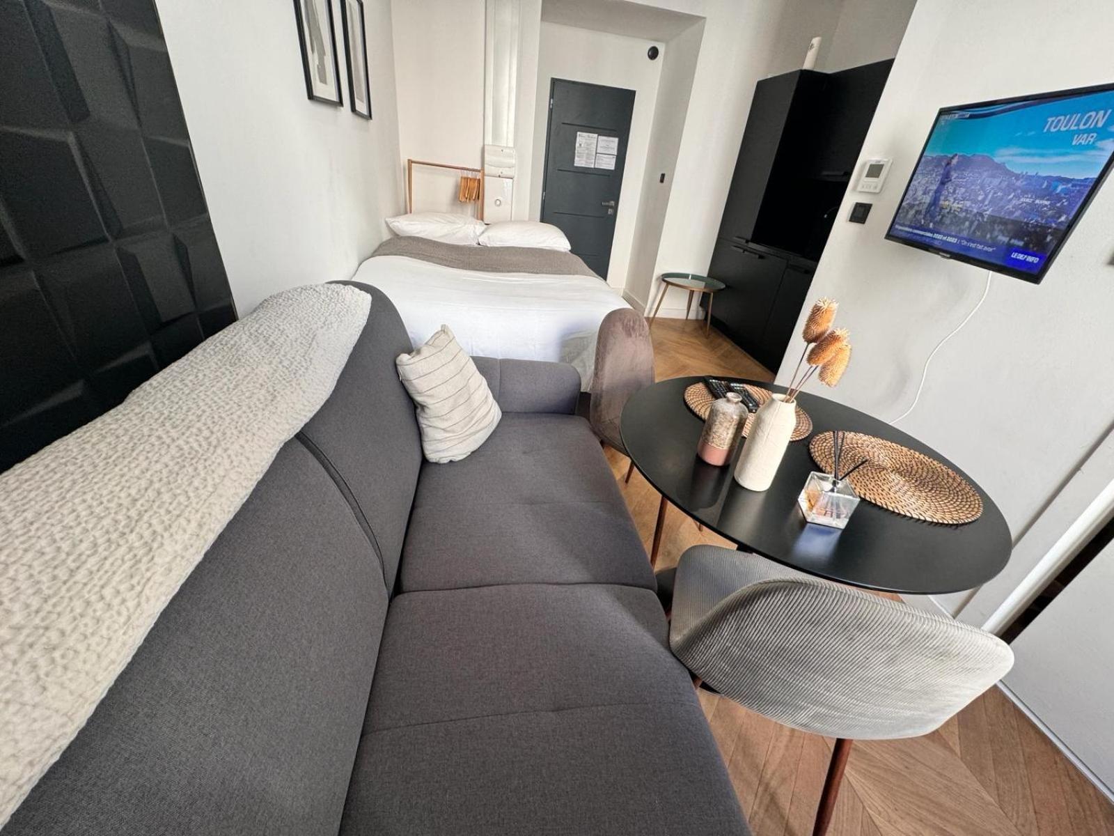 Chic Cozy In The Heart Of The Apartment