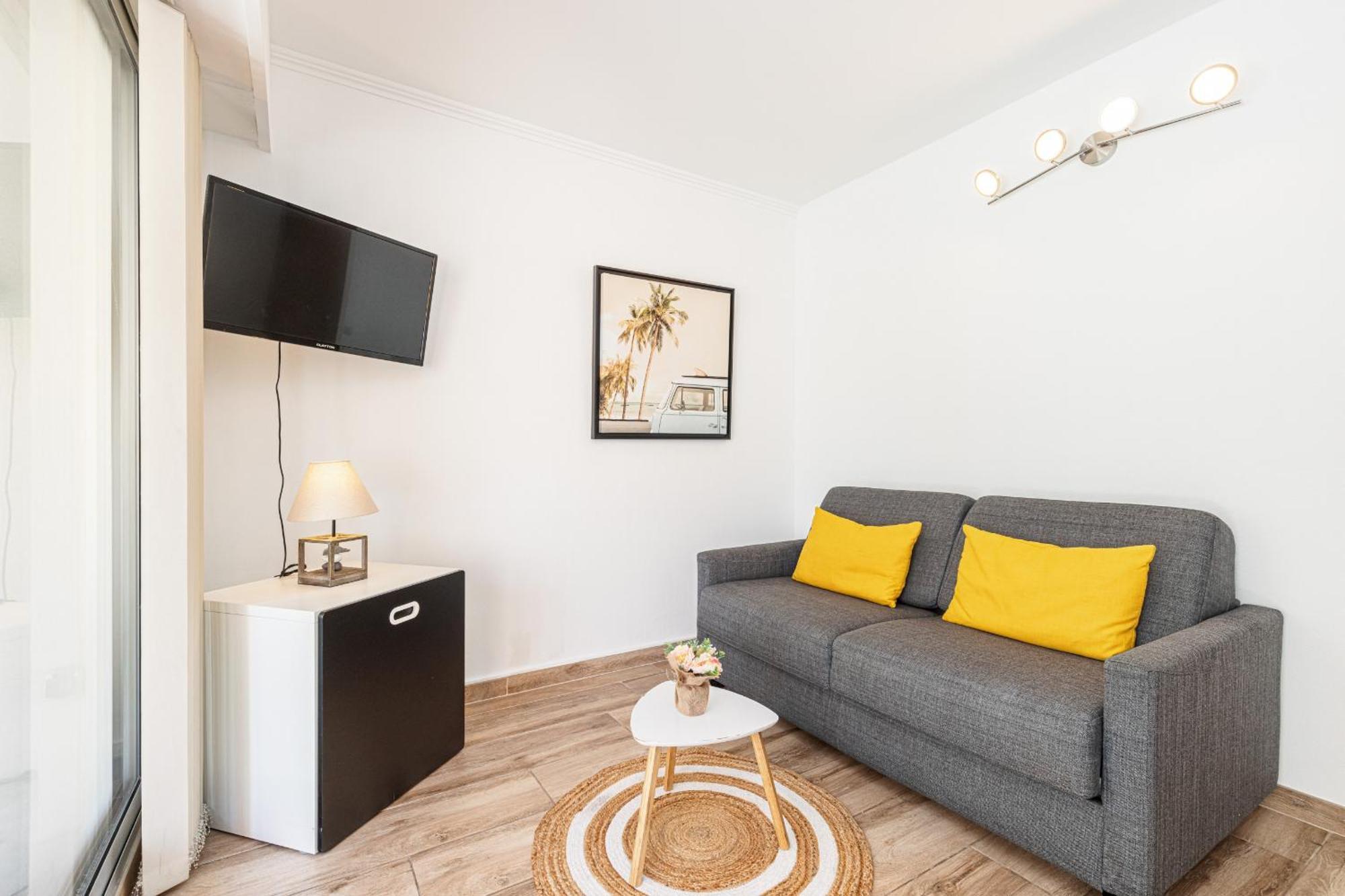 1 Bdr Large Terrace * Nice