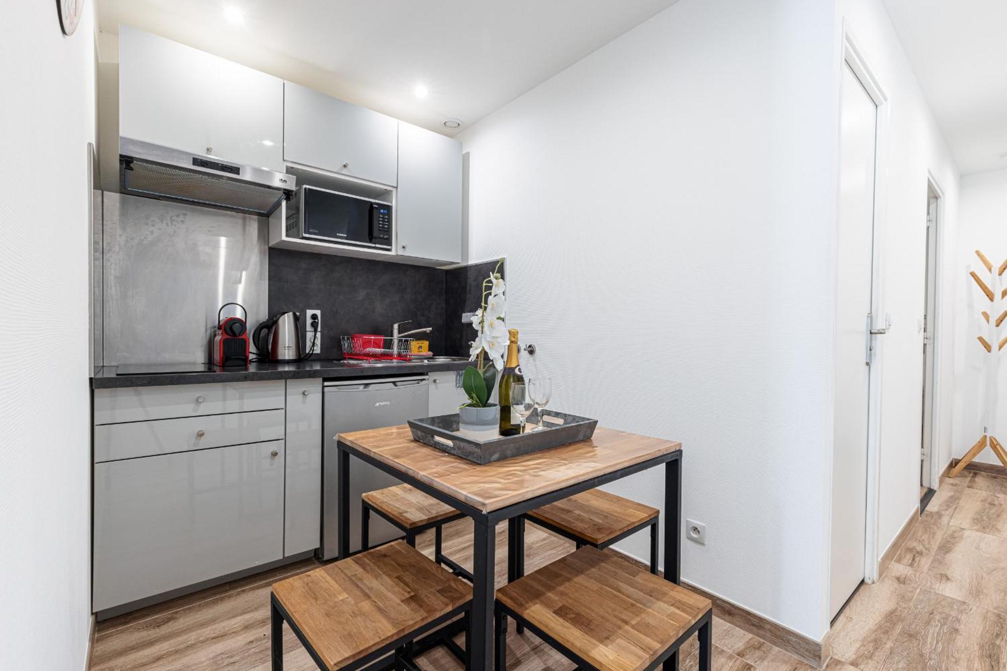 1 Bdr Large Terrace Apartment *
