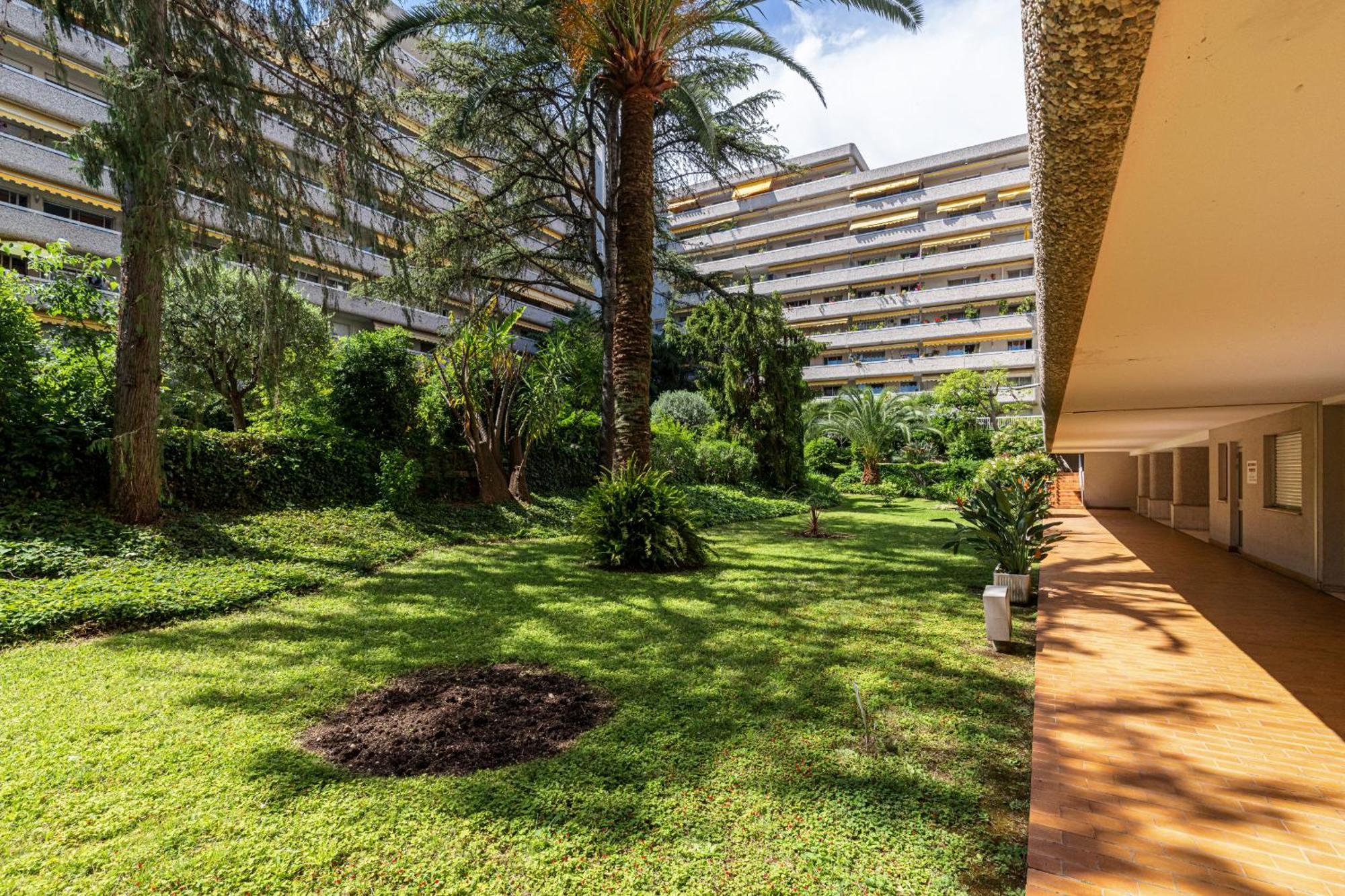 1 Bdr Large Terrace * Nice