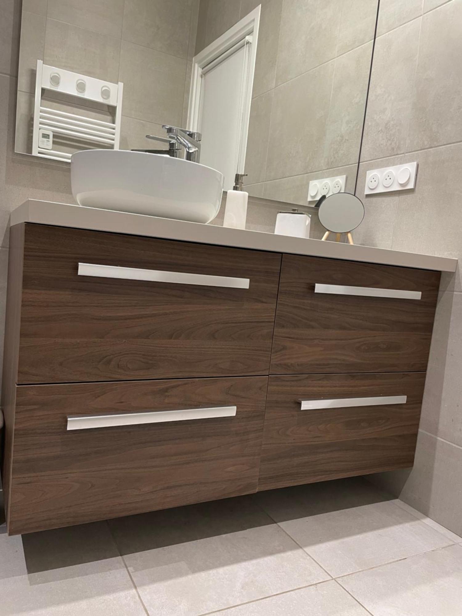 A 1 Min De La * Nice