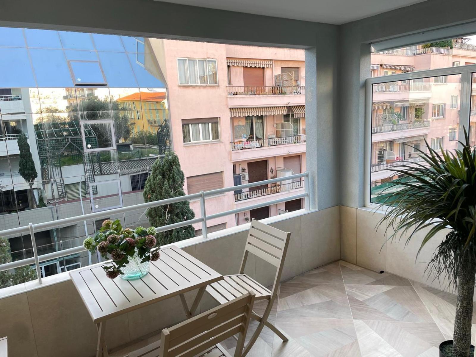 Apartment Sur La Promenade Des Avec Vue Originale A 40 M De La Nice