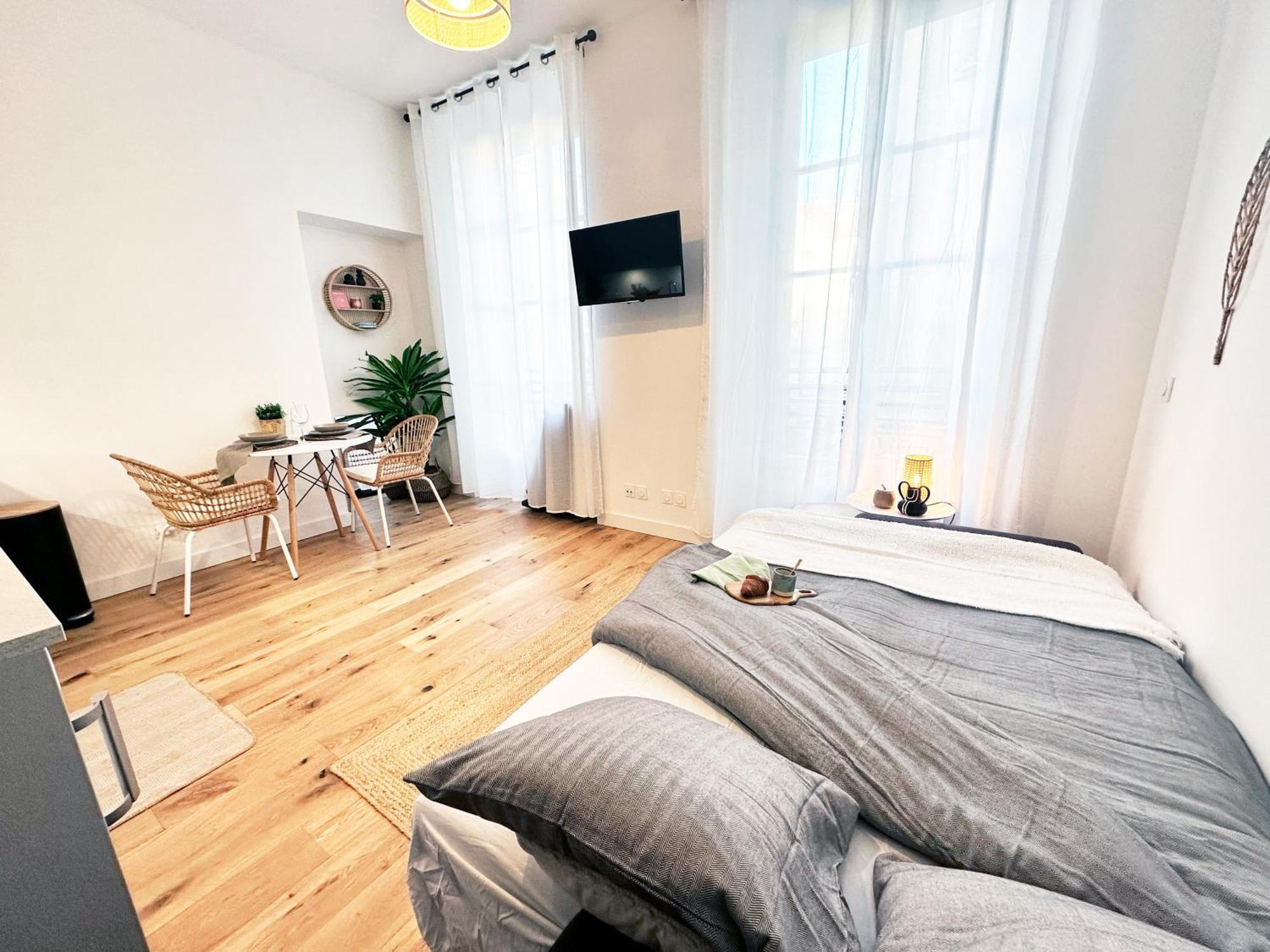 Cosy Et Climatise Au Palais Riviera Vieux *