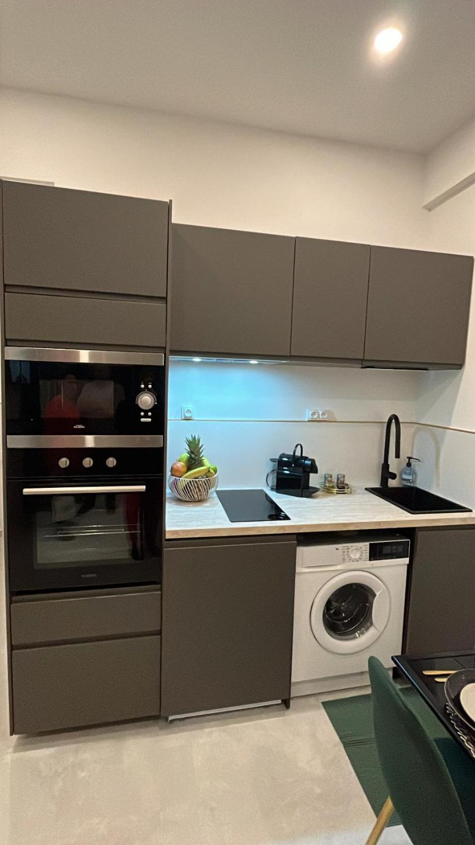 Centre Sur Avenue Jean Medecin A 8 Minutes De Marche Apartment Nice