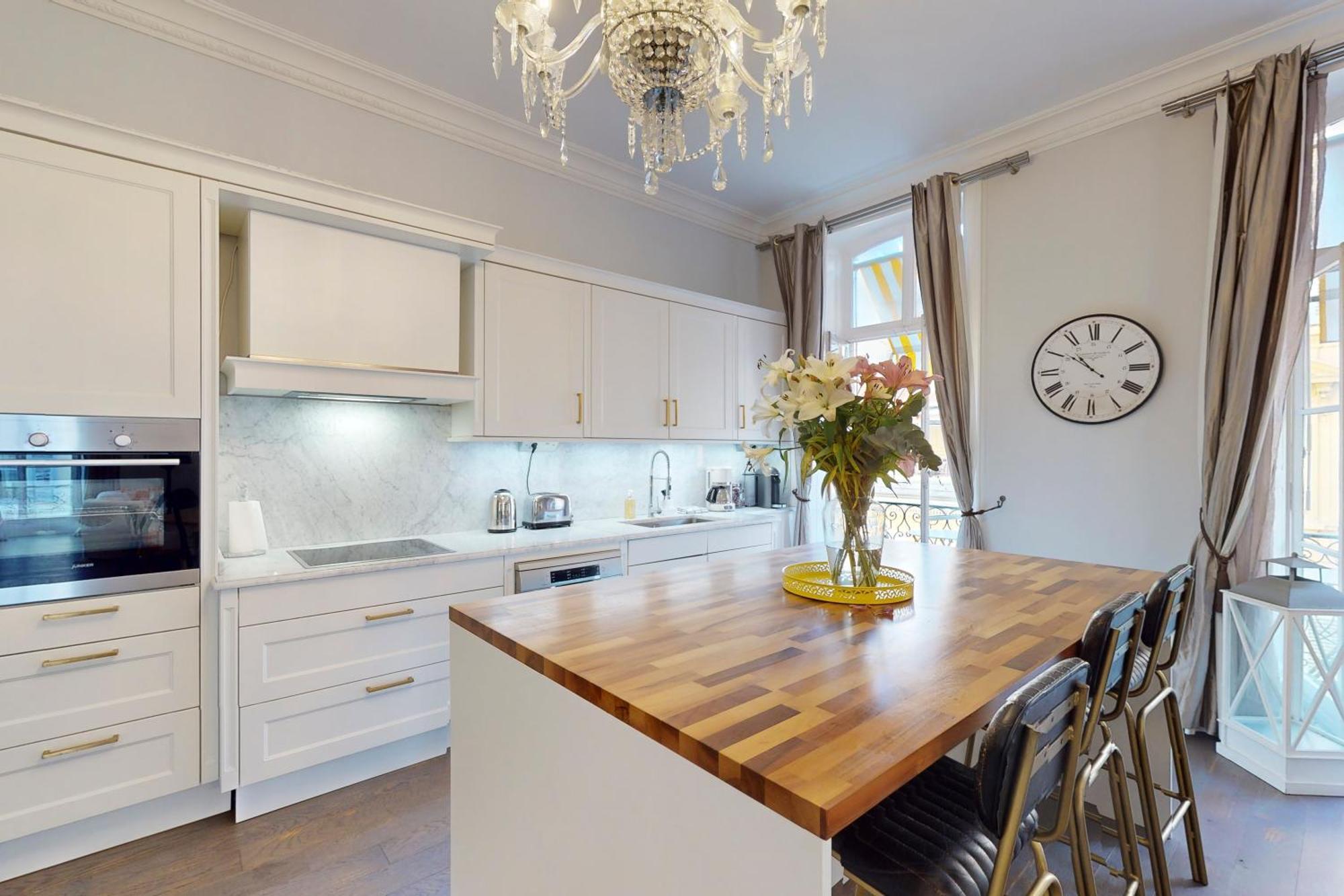 Silver Five Stars House Apartment