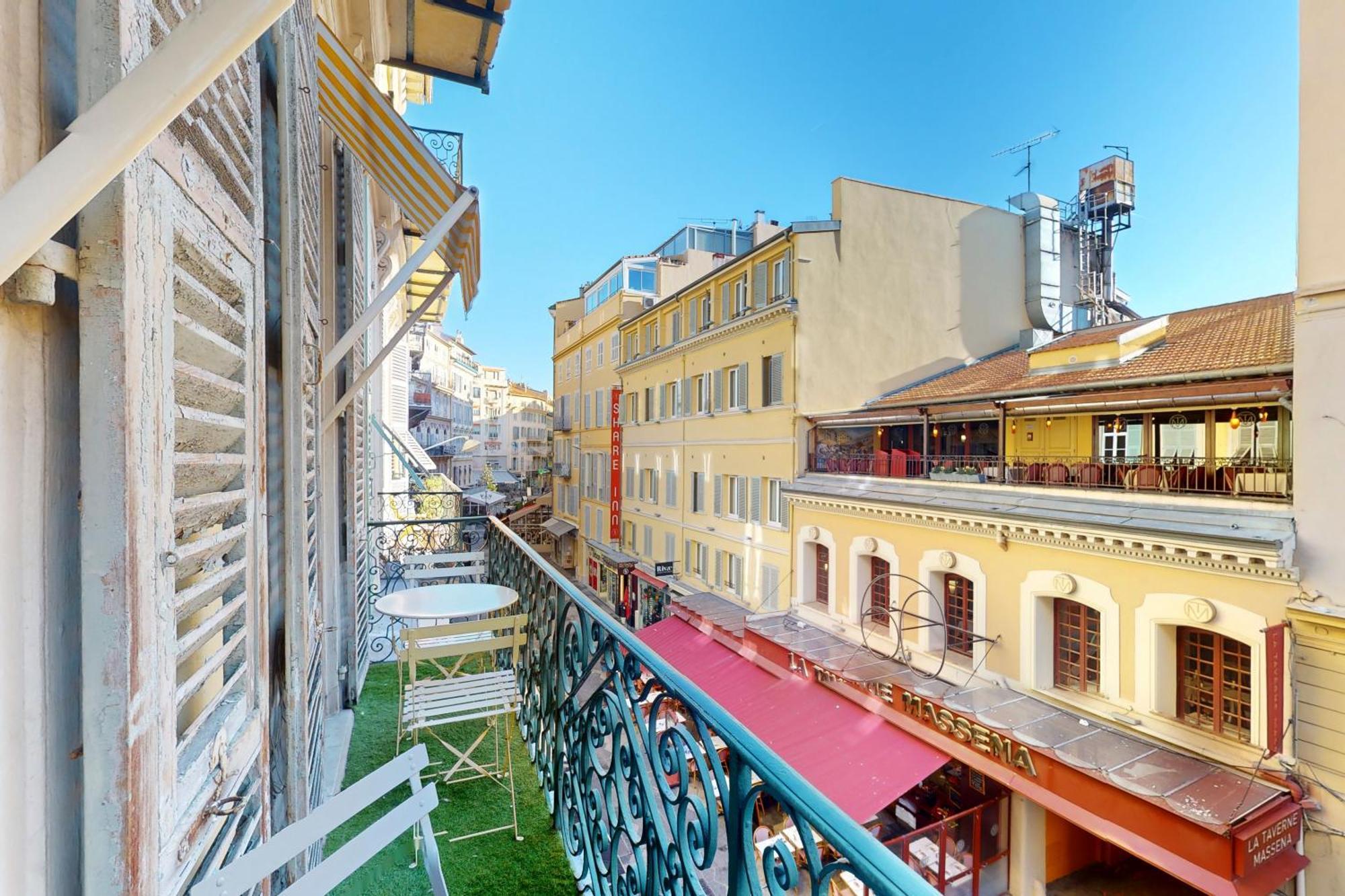 Apartment Silver Five Stars House