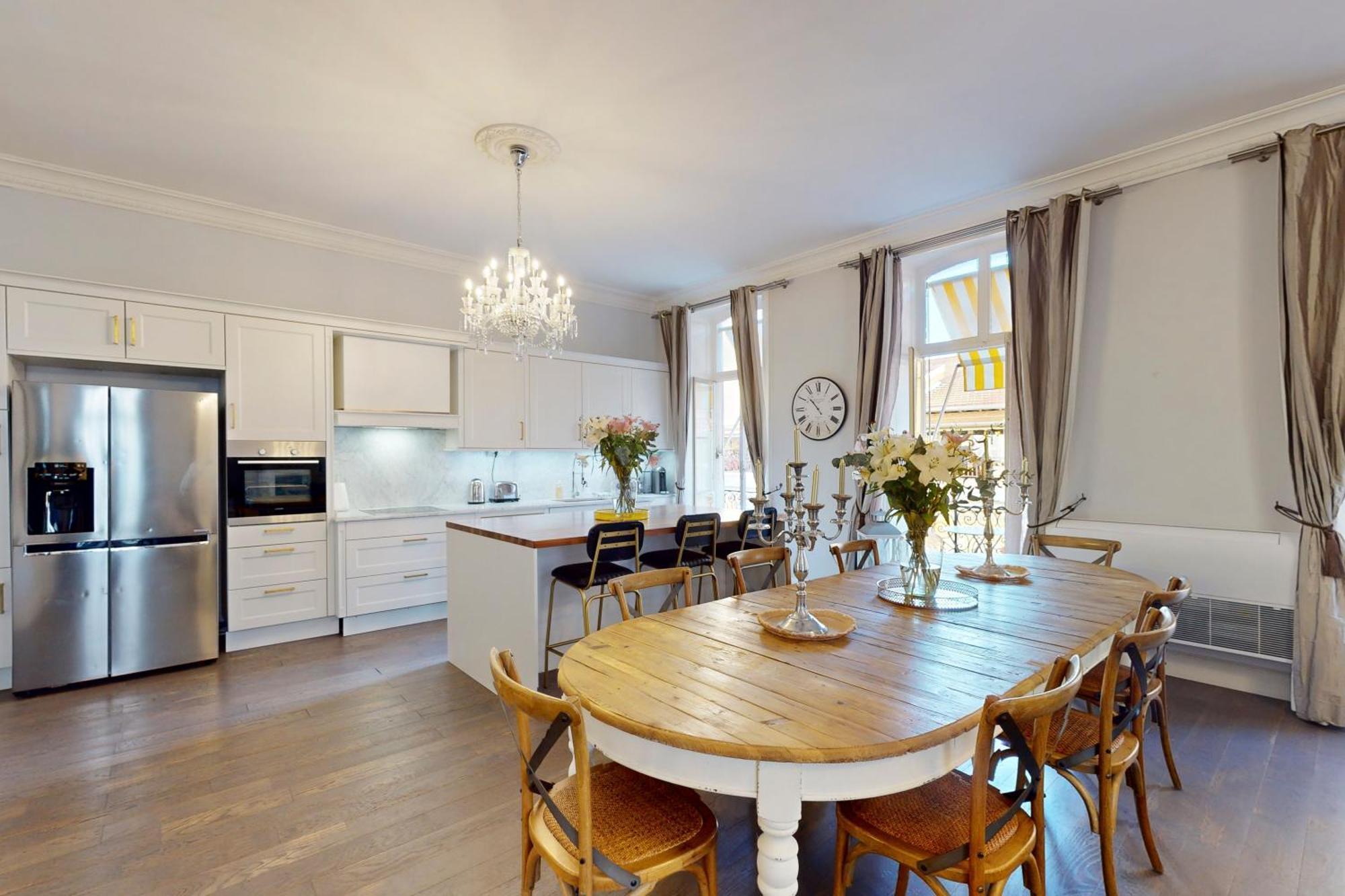 Apartment Silver Five Stars House