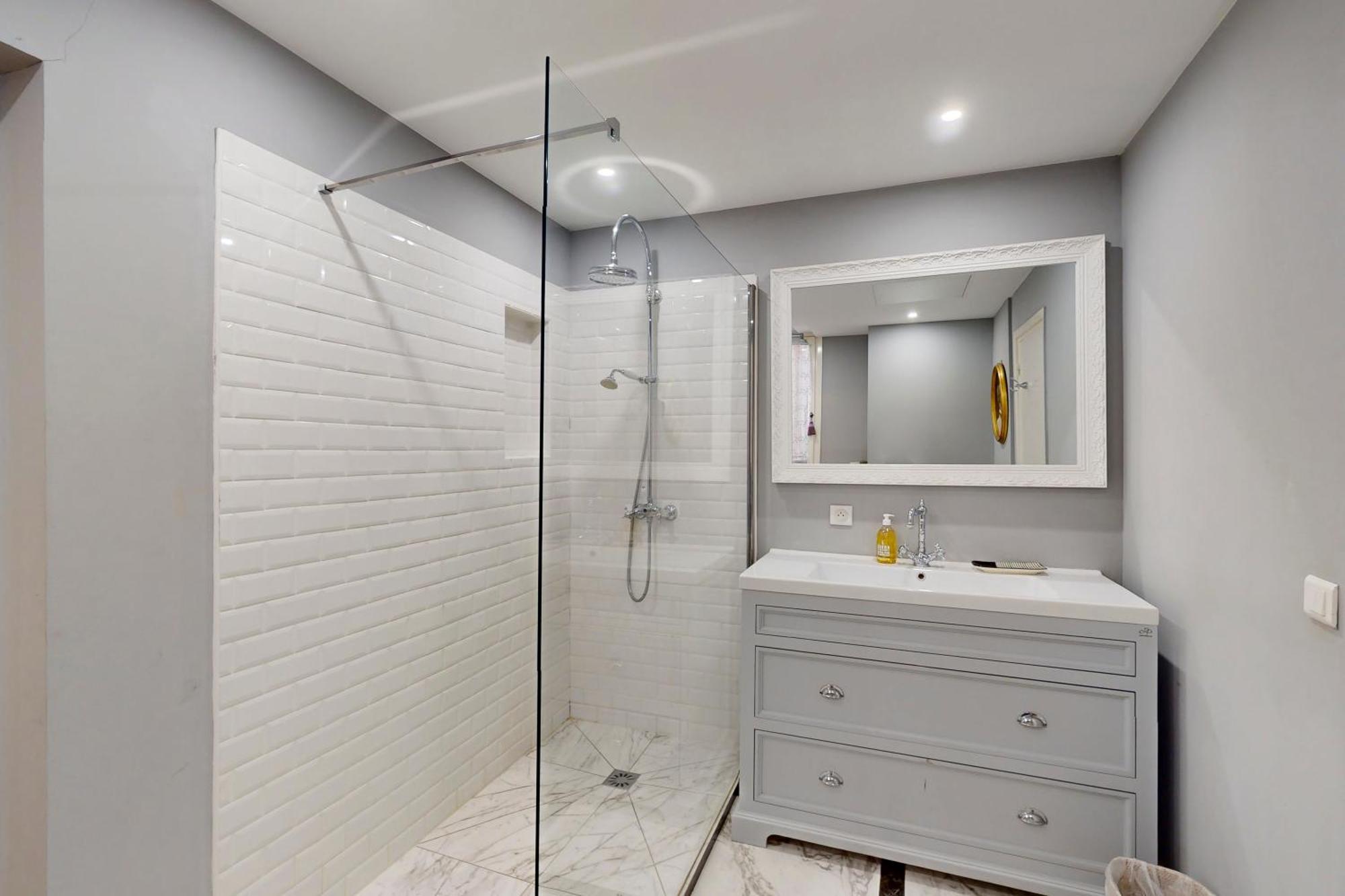 Silver Five Stars House Apartment