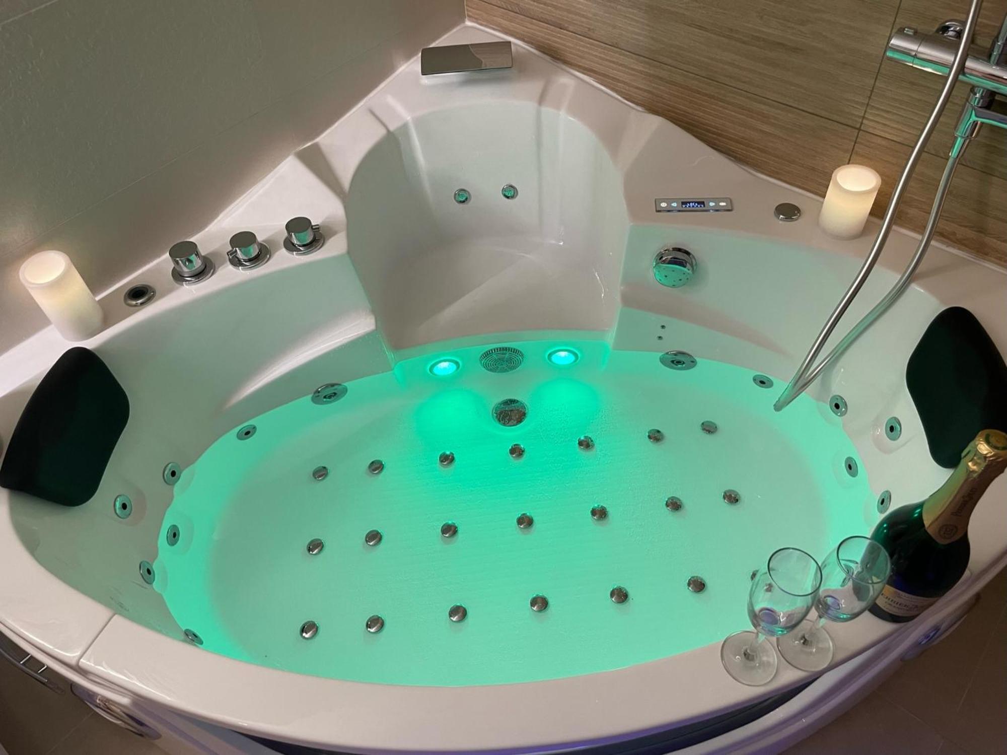 Apartment Renting - France - Luxury Palace Jacuzzi - Few Meters From Sea *