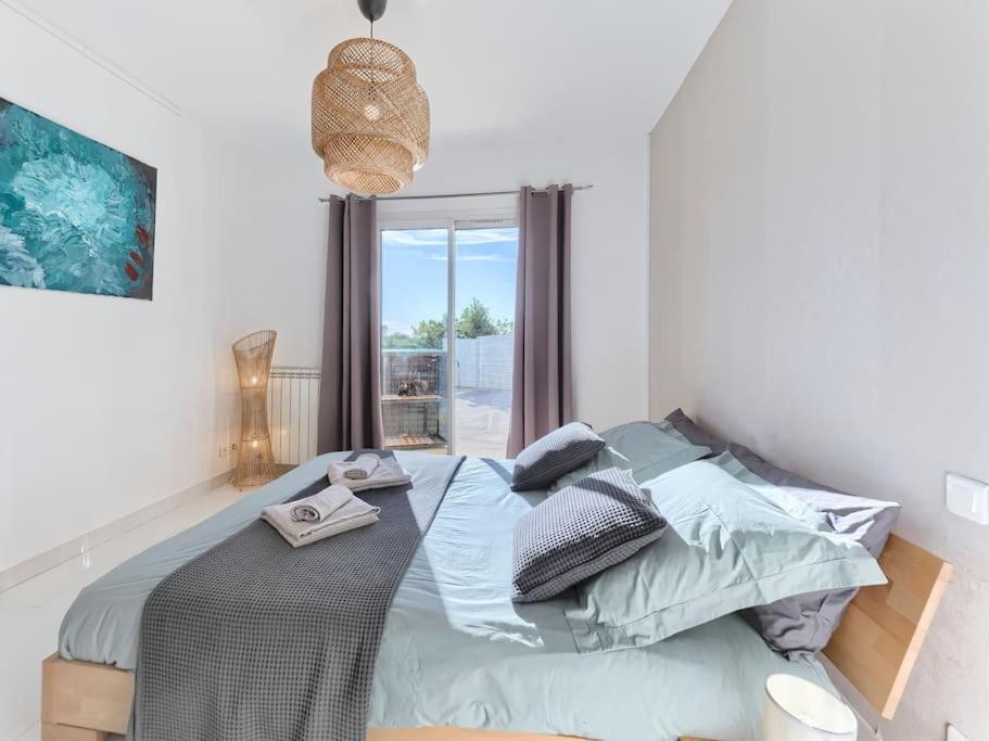 Superbe Climatisee Avec Piscine Chauffee-terrasse-vue Mer Et Montagne Villa Nice