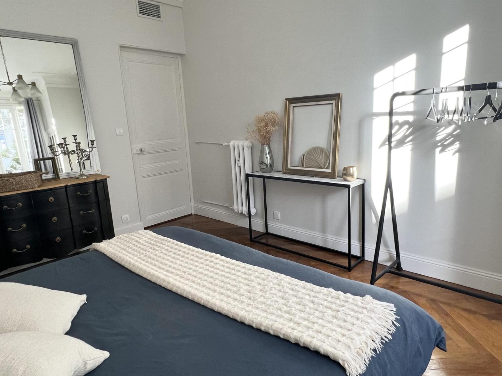 Apartment Luxe Center: 3-bedroom With Parking Near *