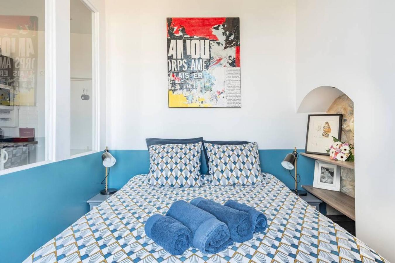 Apartment Pj - Dine On The Balcony At A Sleek Writer's Loft And Enjoy The View Nice