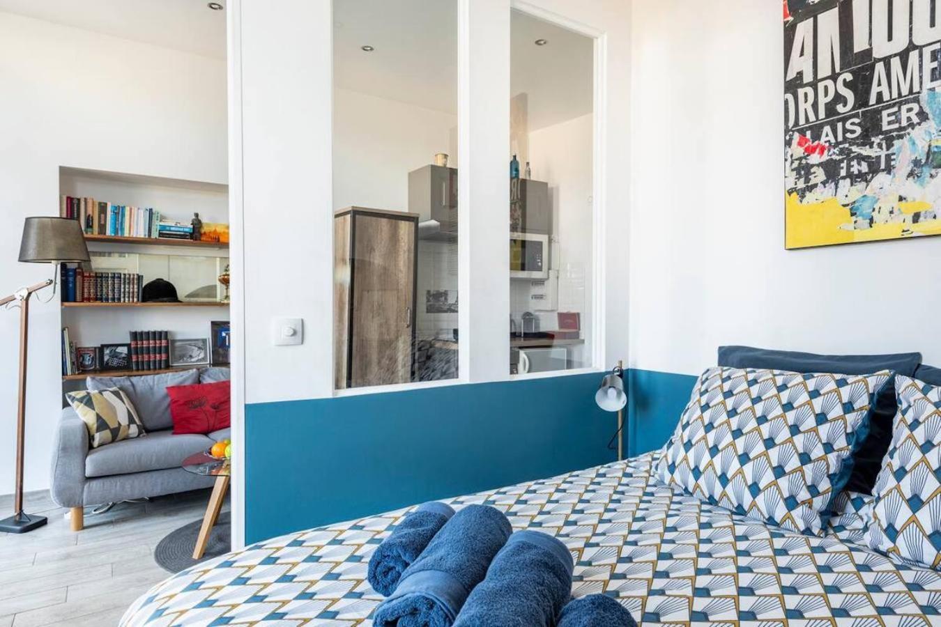 Pj - Dine On The Balcony At A Sleek Writer's Loft And Enjoy The View *