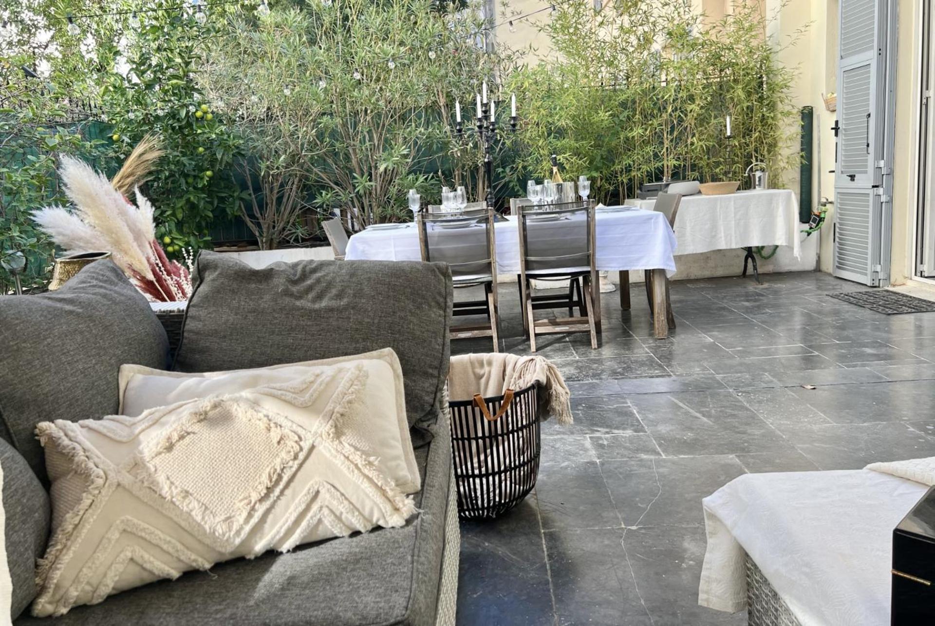 Apartment Superbe De 105 M2, Hyper Centre Avec Terrasse, Parking, A 5 Min De La Nice