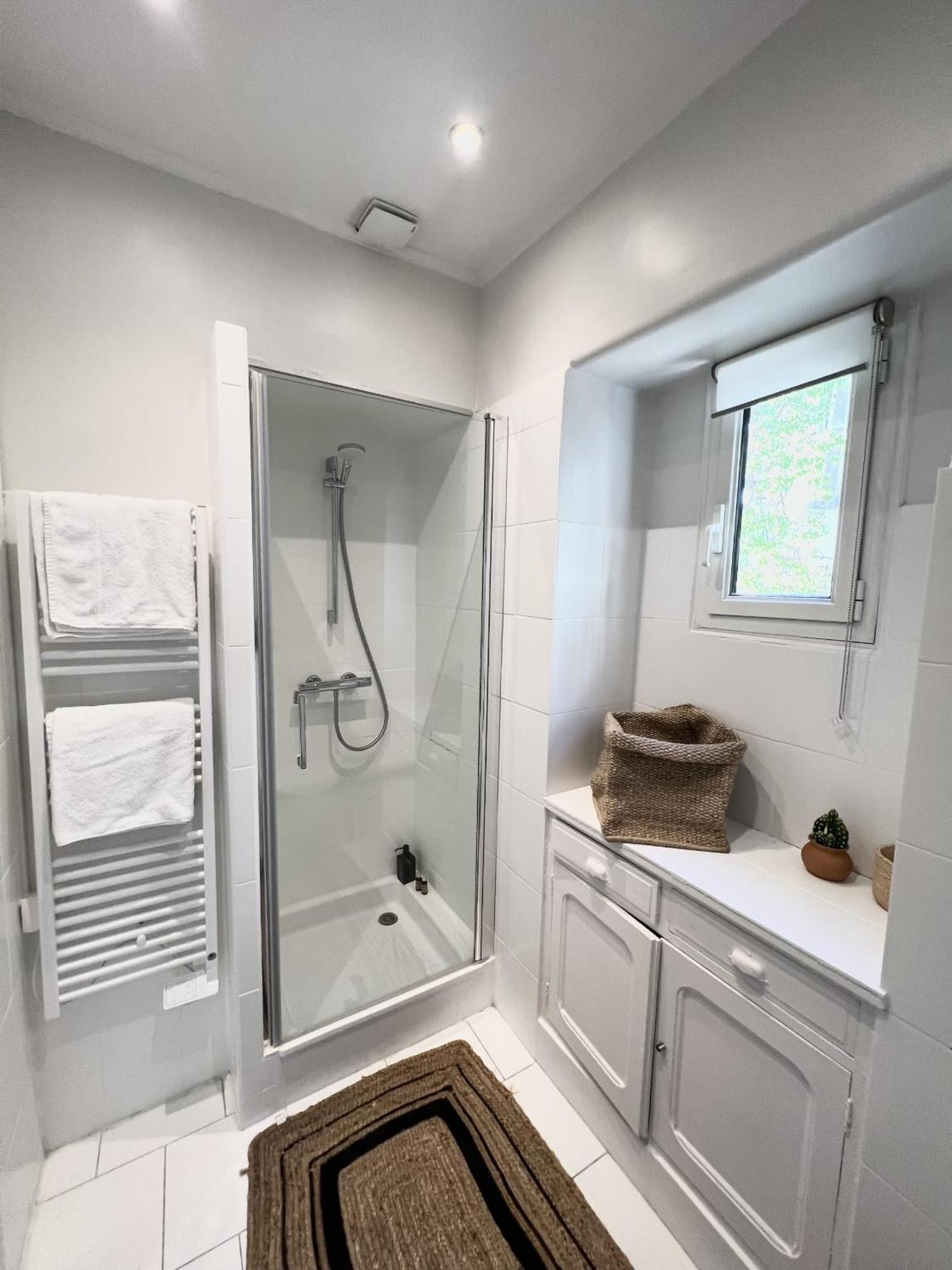 Superbe De 105 M2, Hyper Centre Avec Terrasse, Parking, A 5 Min De La *