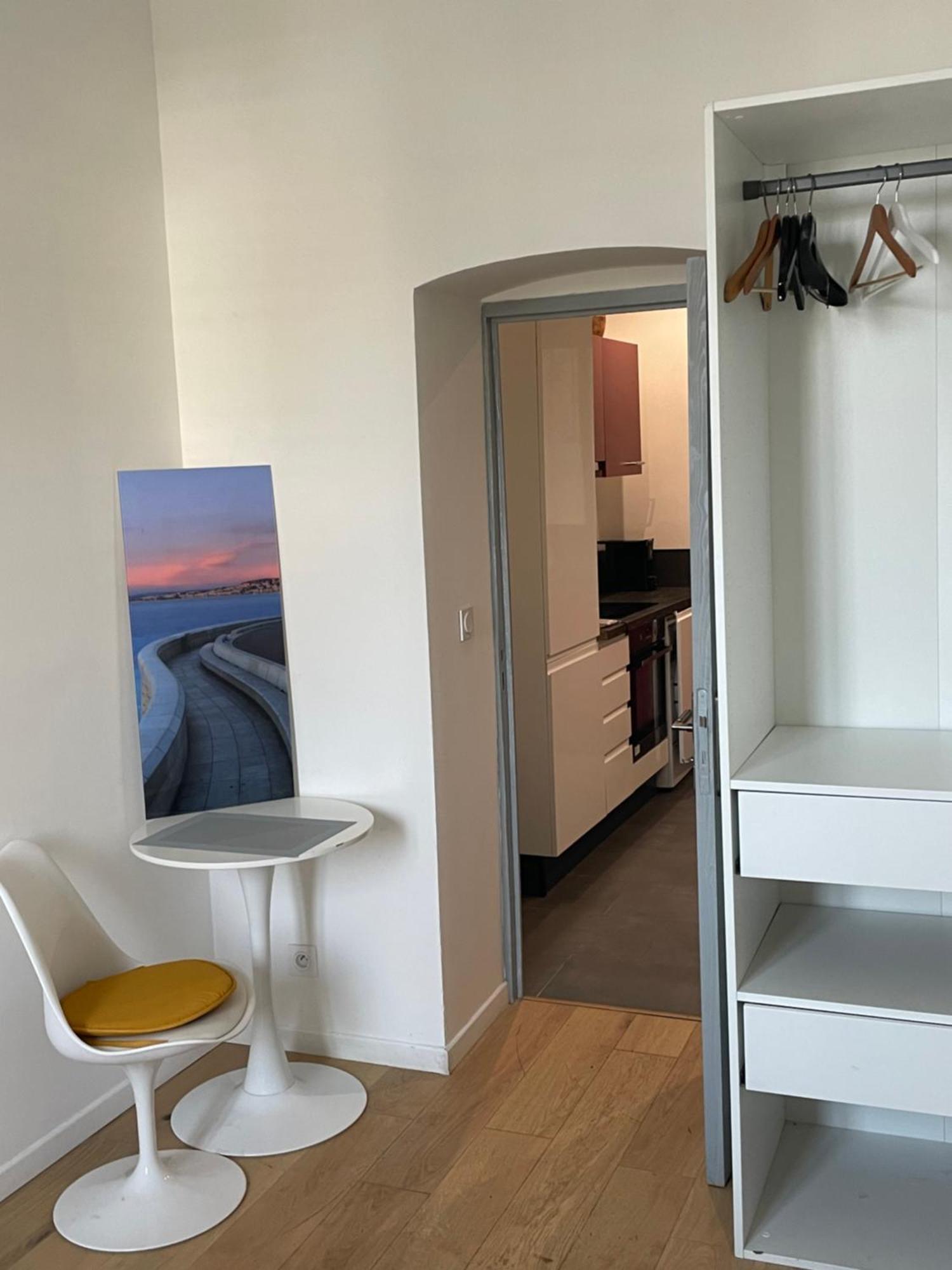 Sea View Port Apartment *