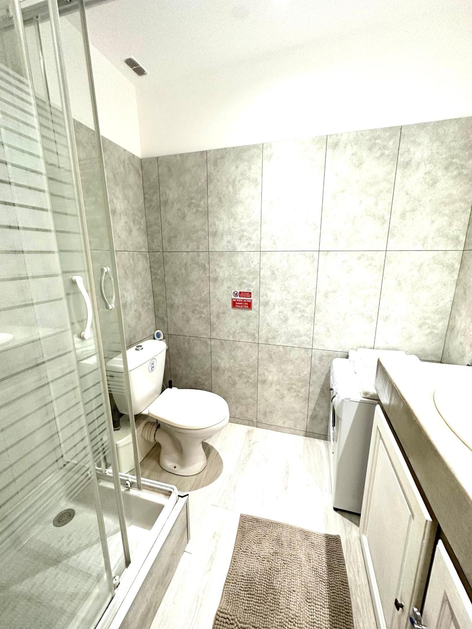 Mezzanine Sur Le Port Apartment Nice