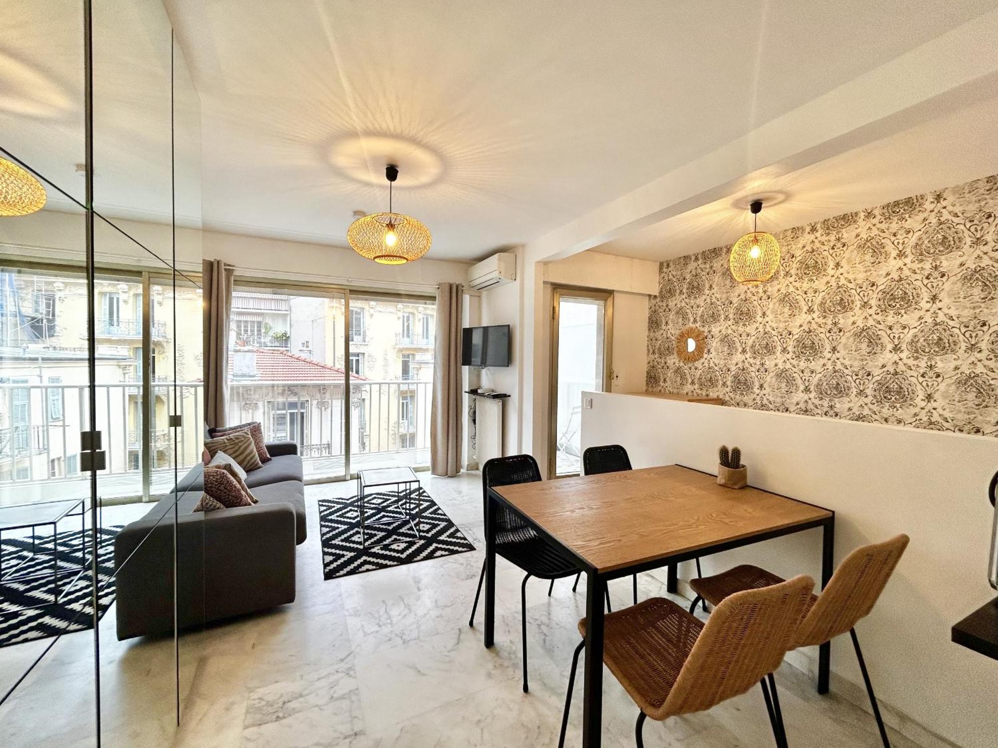 Riviera: Quiet With Ac And Terrace In Carré D'or