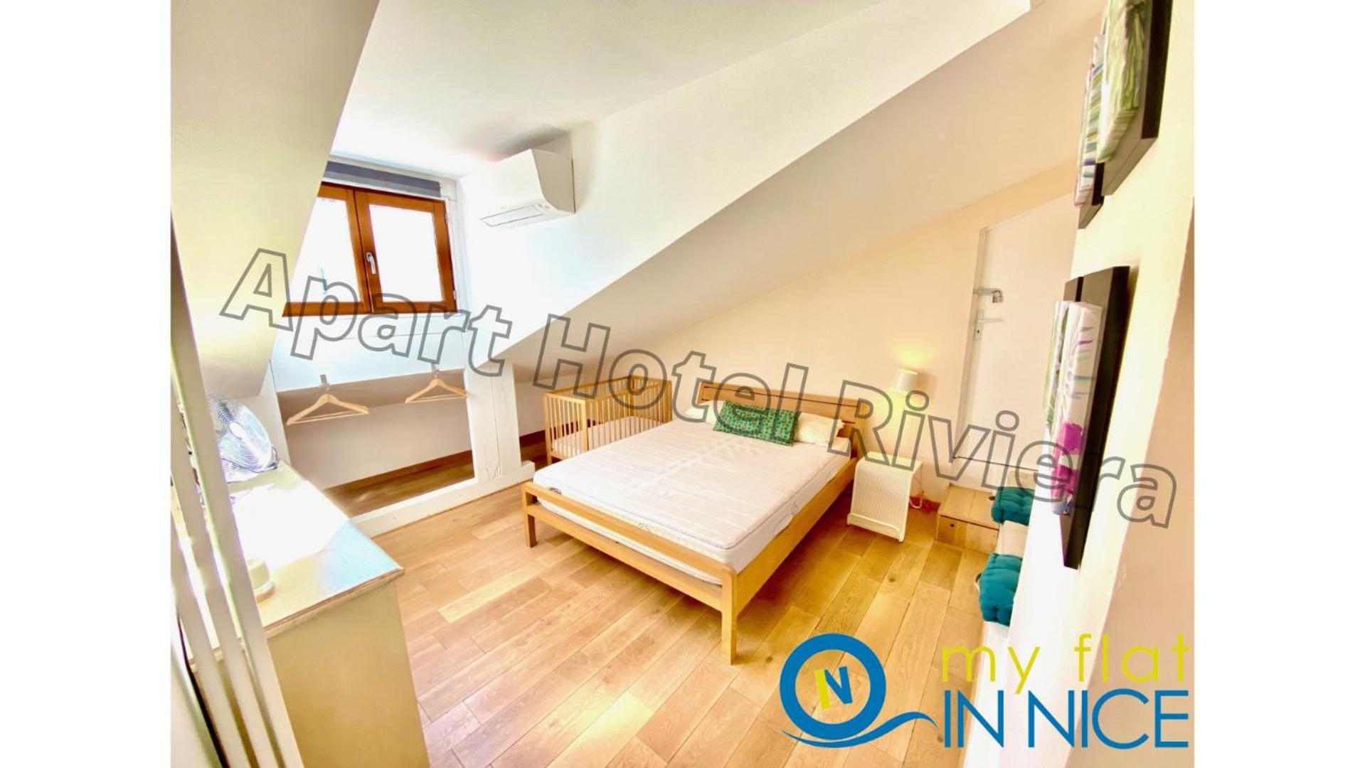 Riviera Nice: Old Port Duplex With Ac Apartment Nice