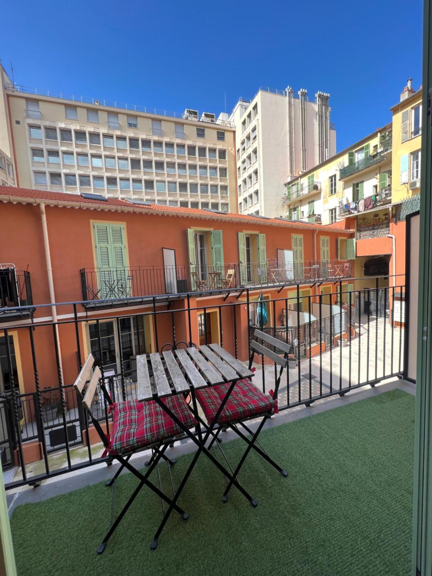 La Cour Du Centre Apartment *