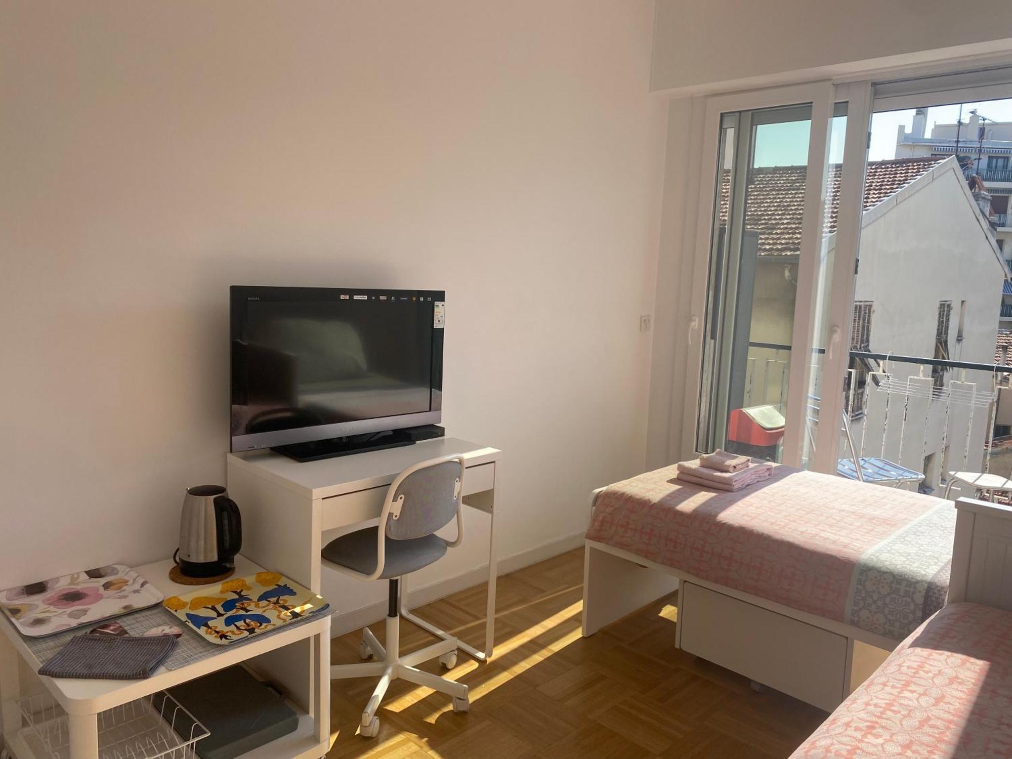 Mirela's Private With Key, Ac, Lift & Balcony In The Center Of On The Cote D'azur Homestay