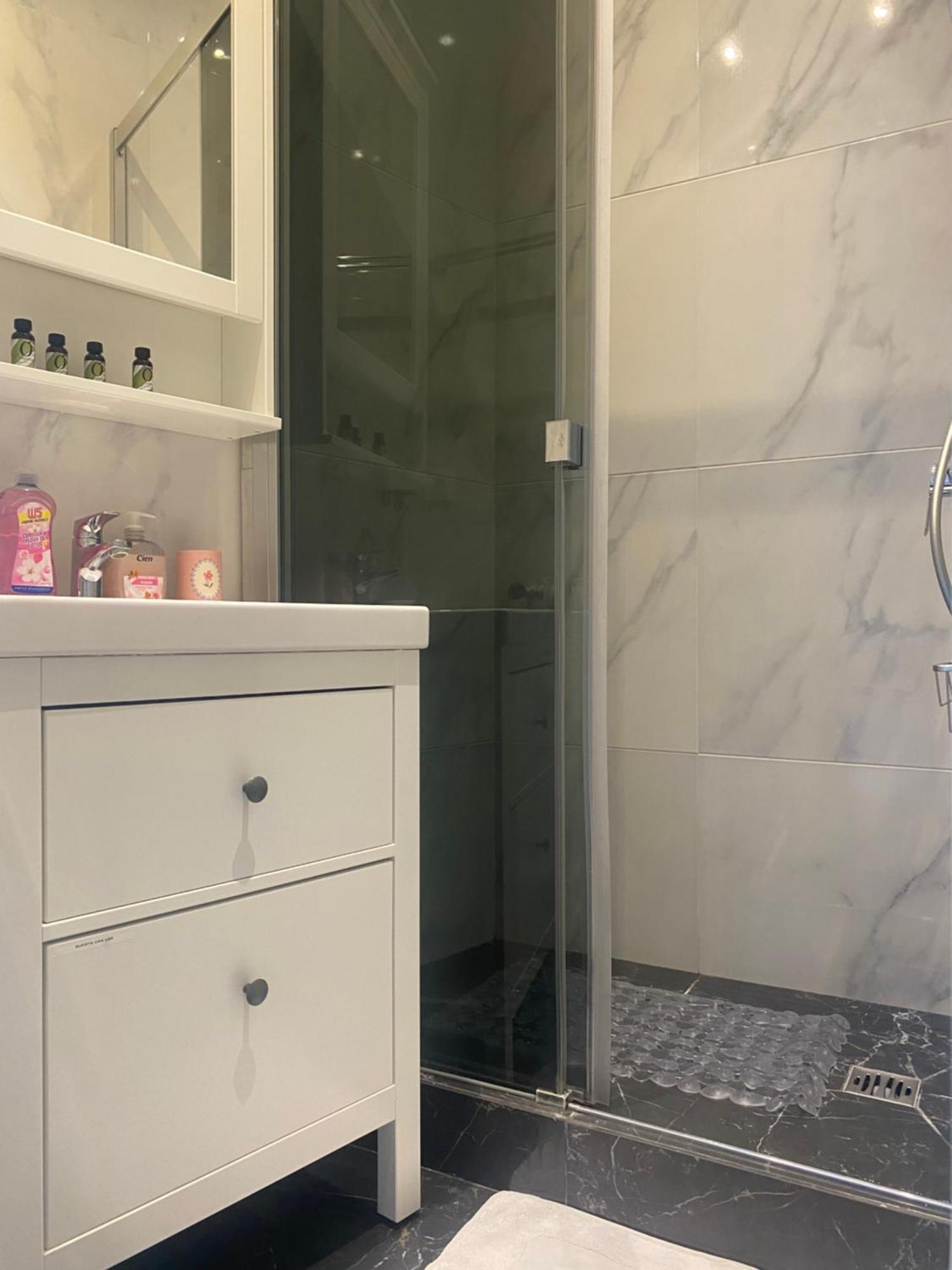 Mirela's Private With Key, Ac, Lift & Balcony In The Center Of On The Cote D'azur Nice